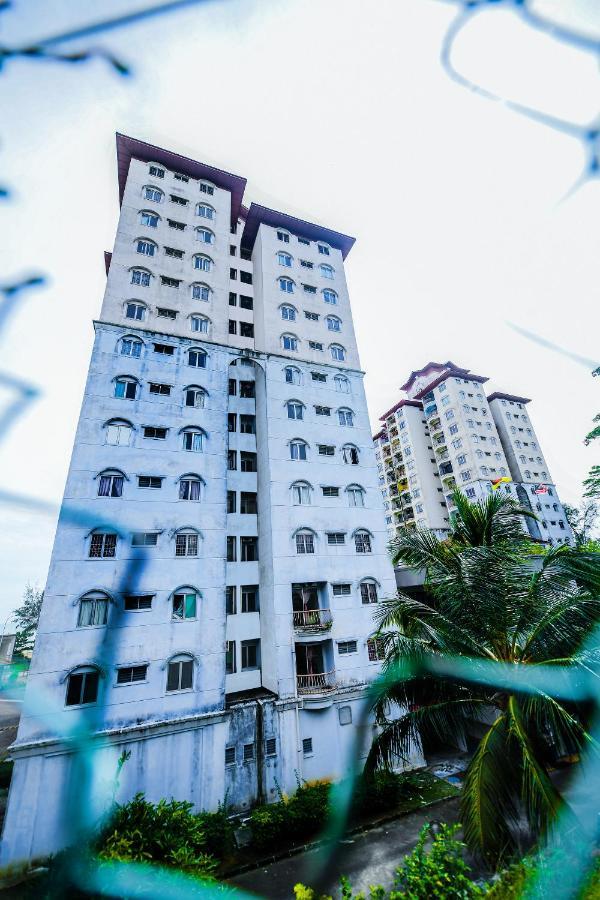 Oyo Home 90466 Jc Sunshine Bay Resort Apartment Port Dickson Exterior photo